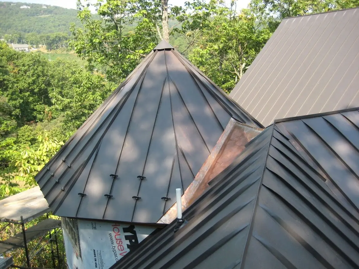 Professional Gutter Cleaning by Craftsman Roofing in Arnold Heights